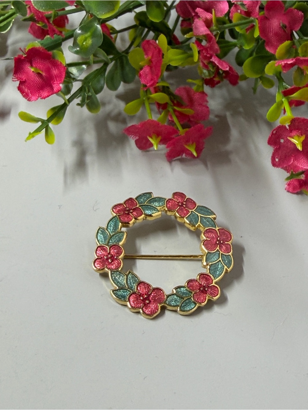 Cloisonné Style Vintage Floral Wreath Design Brooch